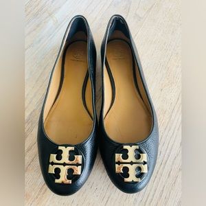 Tory Burch Black Claire Ballet - like new - size 9